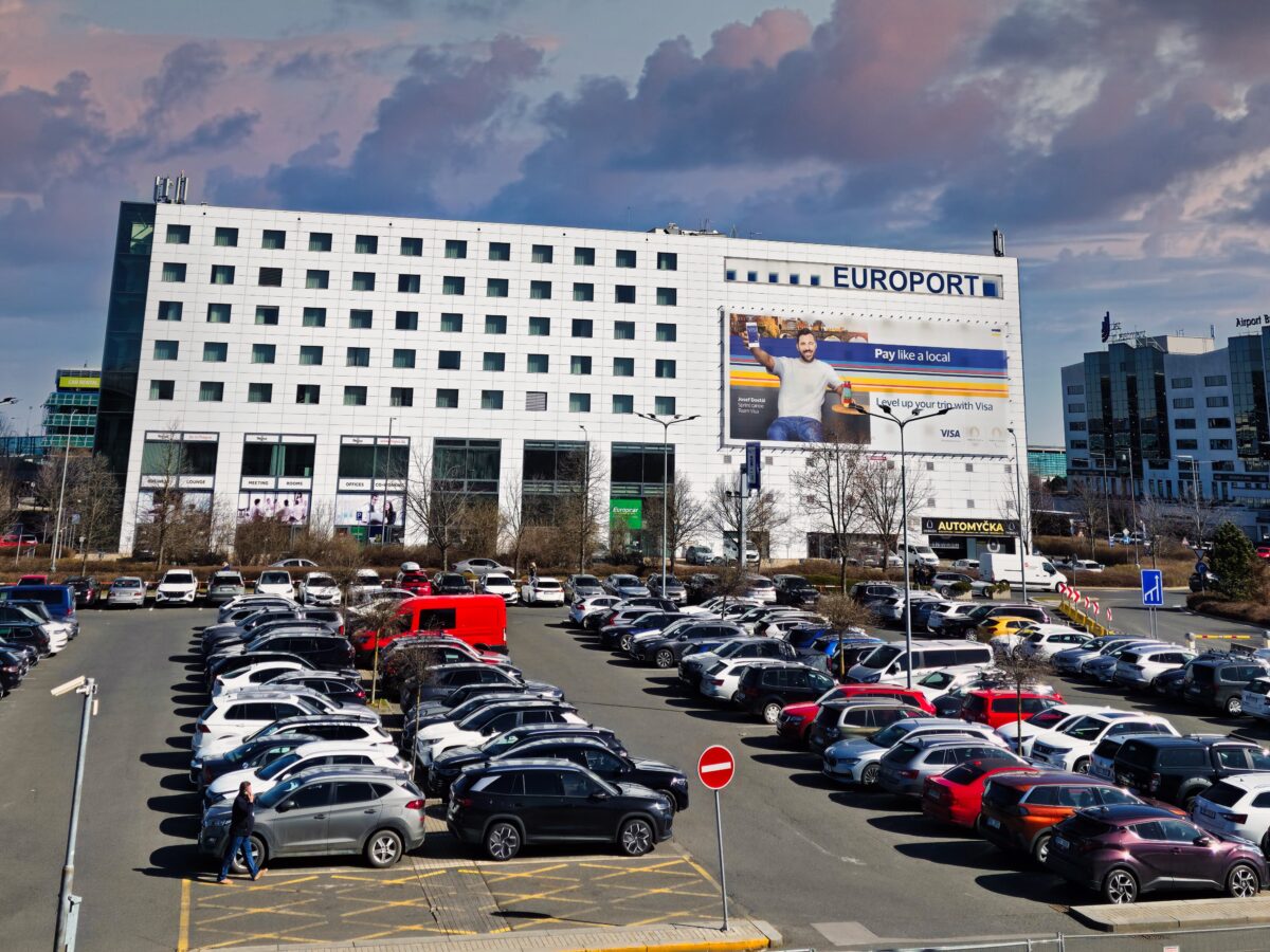 Parken Flughafen Prag Parkhaus C www.pragueairport.co.uk